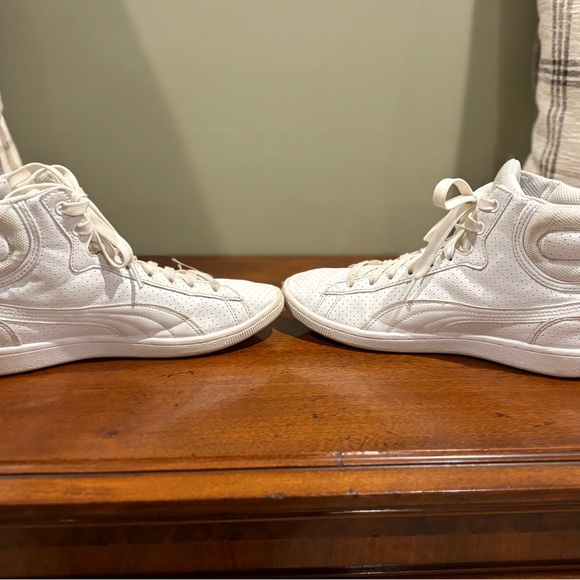 Women’s Puma white vikky mid high top 8.5 shoe. - Picture 4 of 8